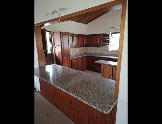 5 BEDROOM FREEHOLD FOR SALE IN UVONGO